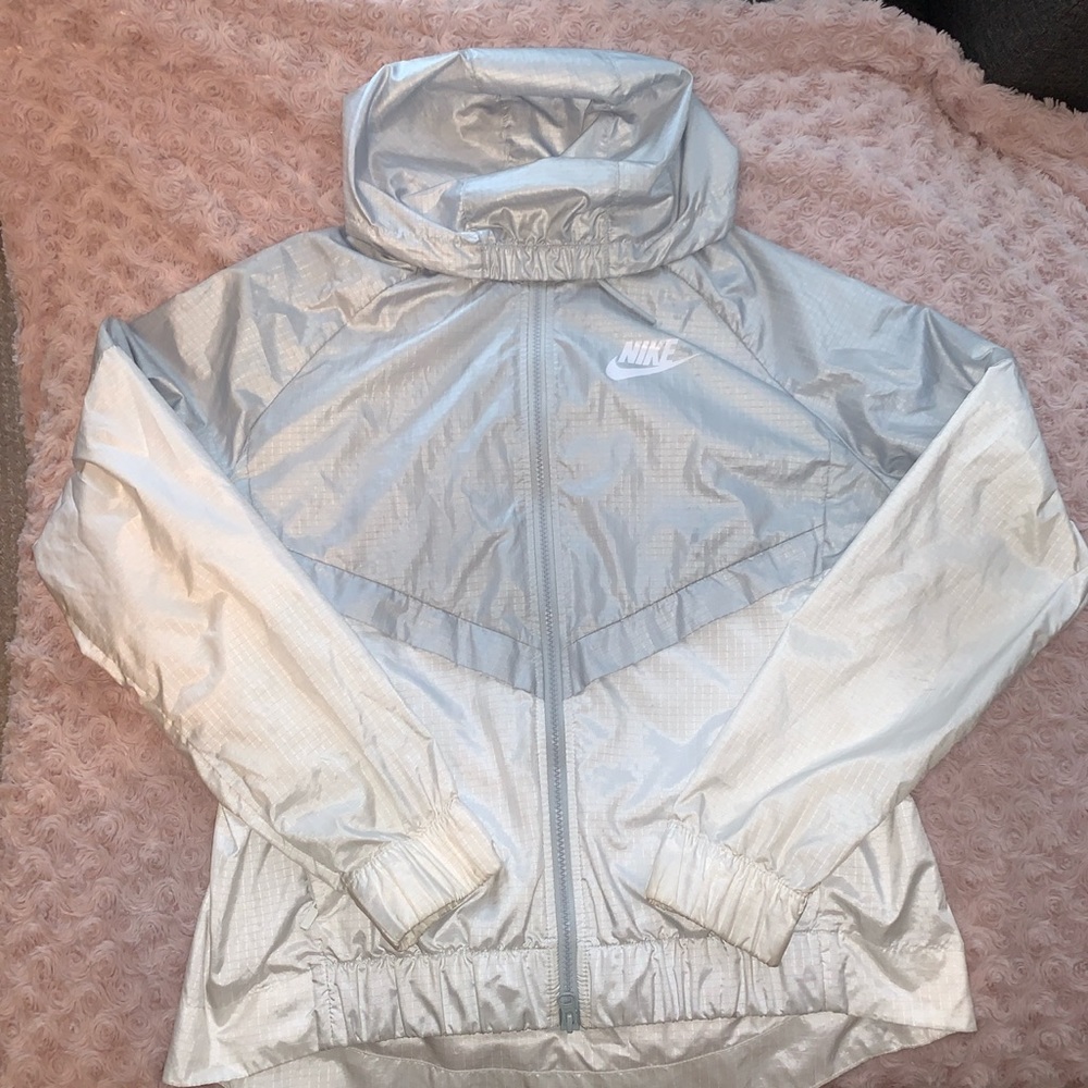 nike windbreaker